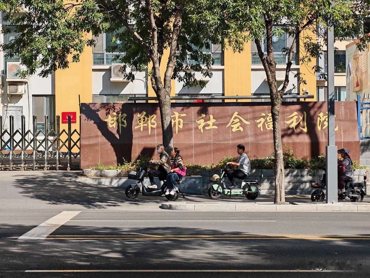 复兴区这家邯郸市社会福利院，到底是做什么的？
 
在邯郸市复兴区，有一处安静温暖