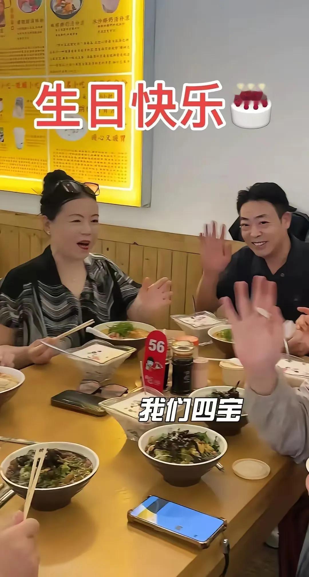 普通家庭，儿子不听话，啃老，父母也也不会管的，何况这个威小时没养过，还站在对立面