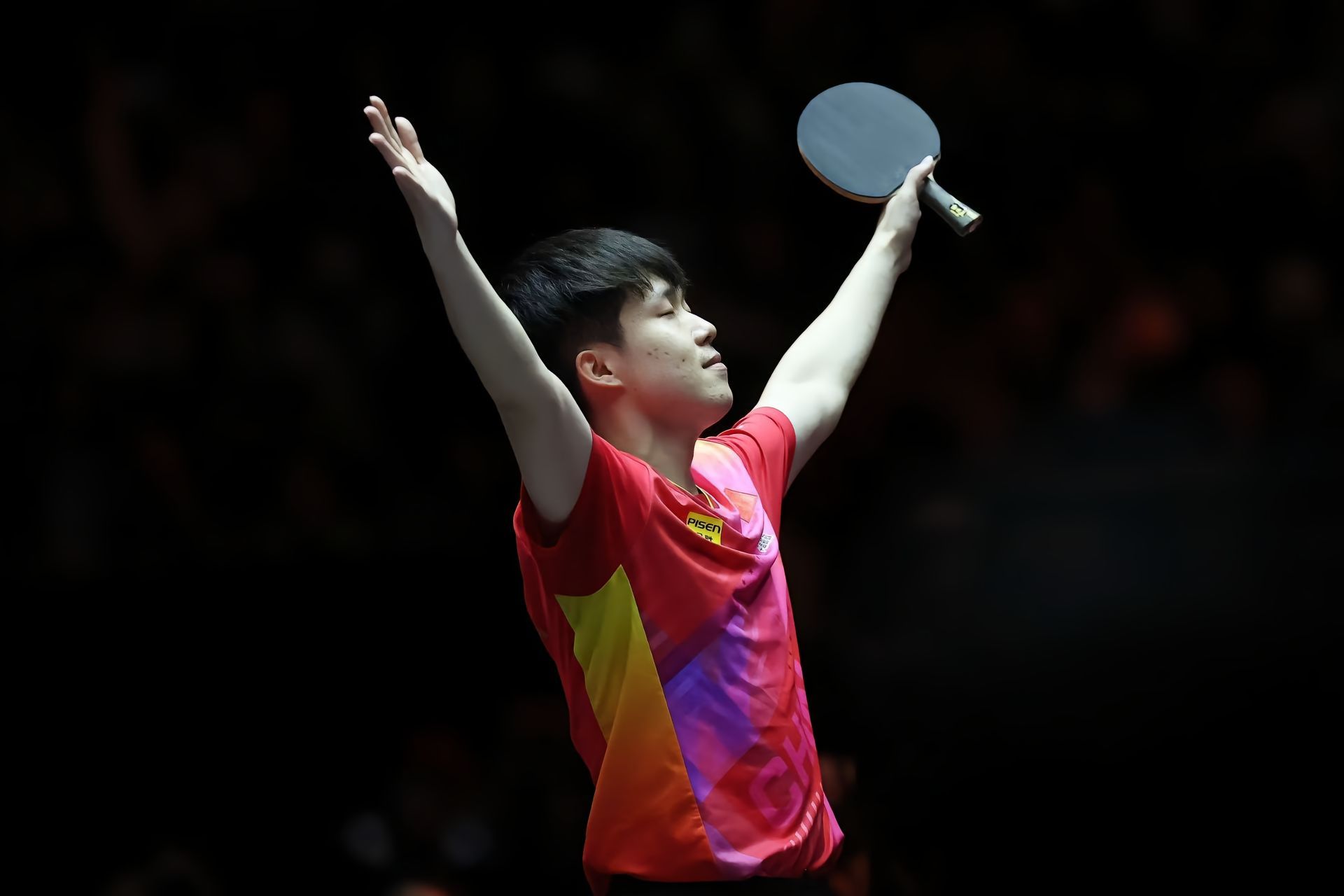 王楚钦更新🫘只要努力奔跑，永远是追光少年！胜利属于每个人，球队，你们。未完待续