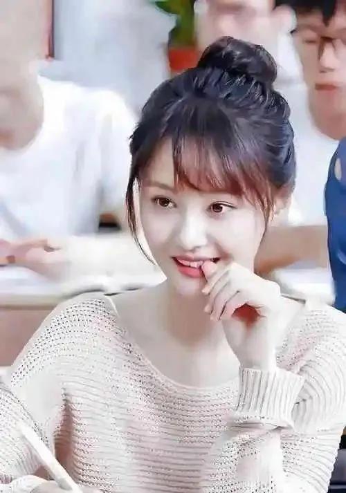 郑爽无知，信小人，当时又太飘了！
一切都是从她和张恒交往开始…
真的恋爱脑，就是