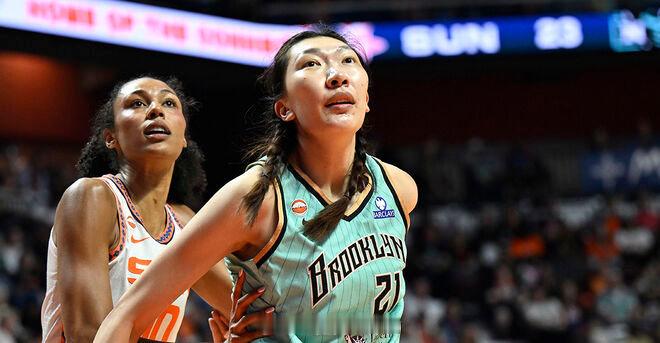 WNBA常规赛再战一场，纽约自由人客场82-75力克康涅狄格太阳。此役韩旭替补出