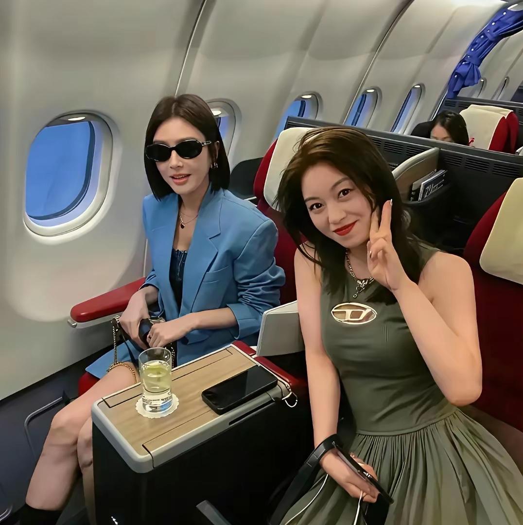 秦岚坐飞机是商务舱还是经济舱