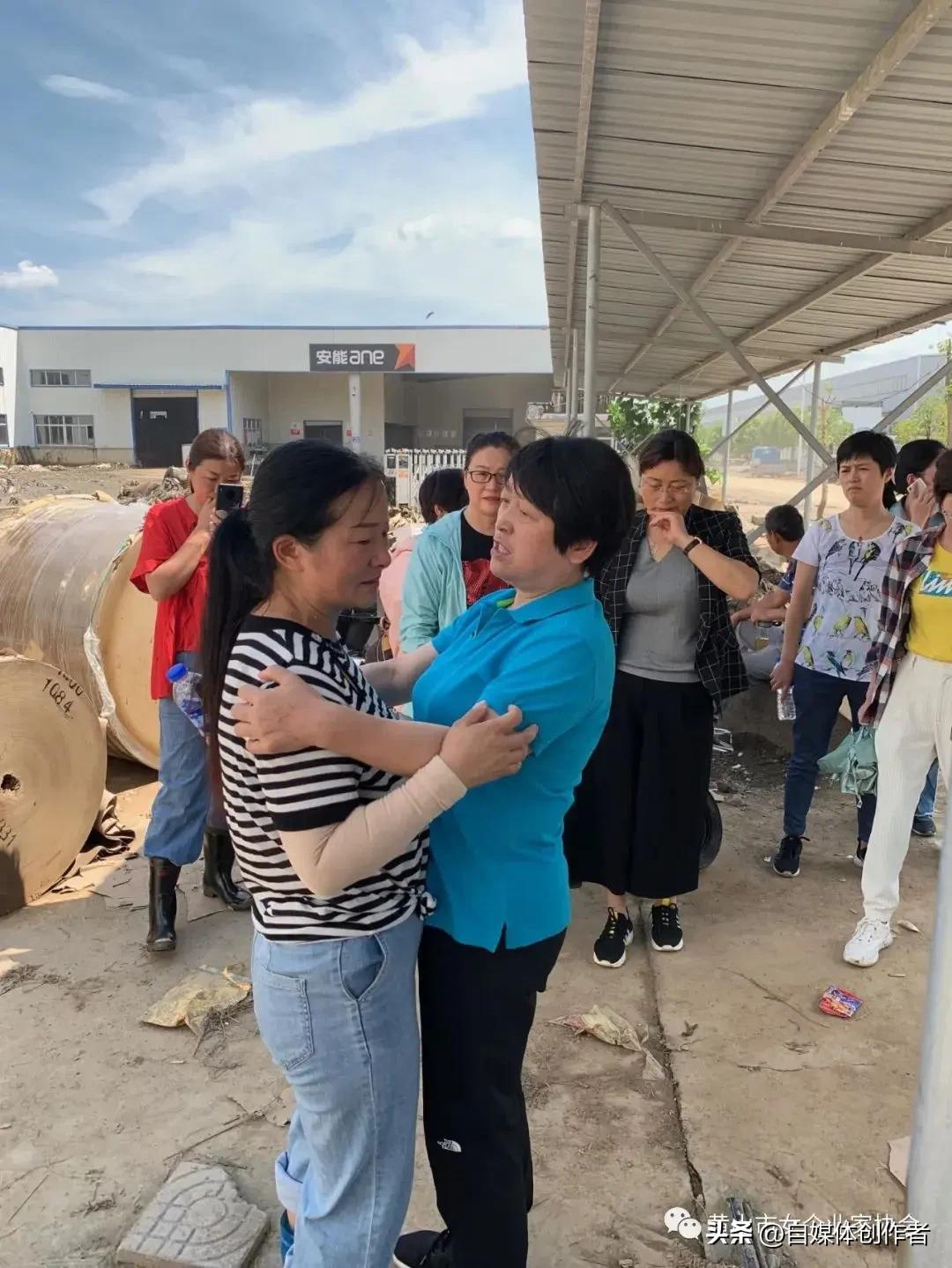 山洪突袭校园！湖南石门11位女教师，用坚守护住341个孩子的平安
 
突如其来的