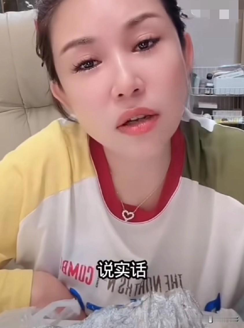 驴姐酒后落泪心疼二驴，太不容易了，从小到大就有一颗不服输的心，就不想当穷人，遭过