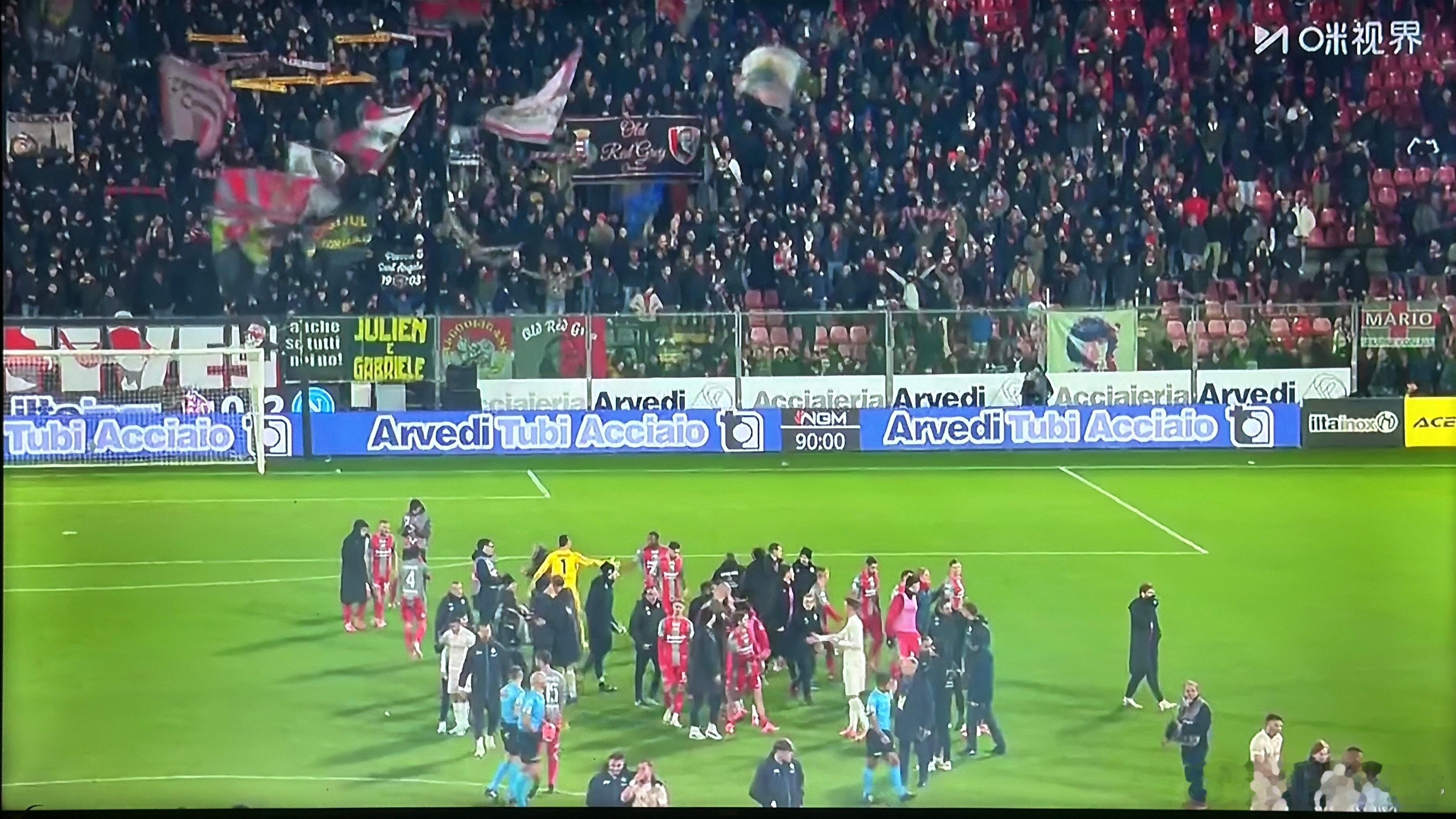 霍伊伦梅开二度，本赛季联赛已经打入6球，那不勒斯2:0克雷莫内塞，赛后霍伦也是和