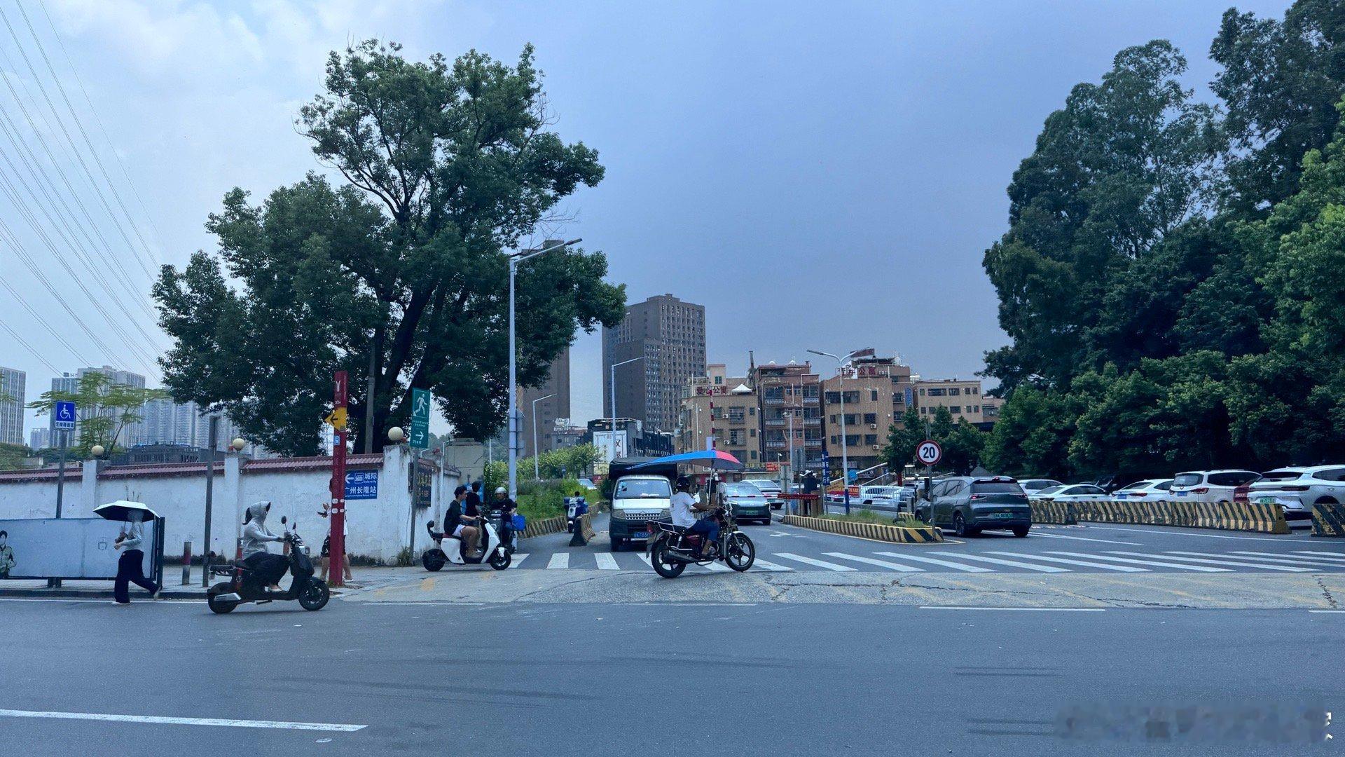 来到广州不知为什么，感觉节奏比深圳一下就慢了下来，仿佛血压都降了10个数。[拜拜