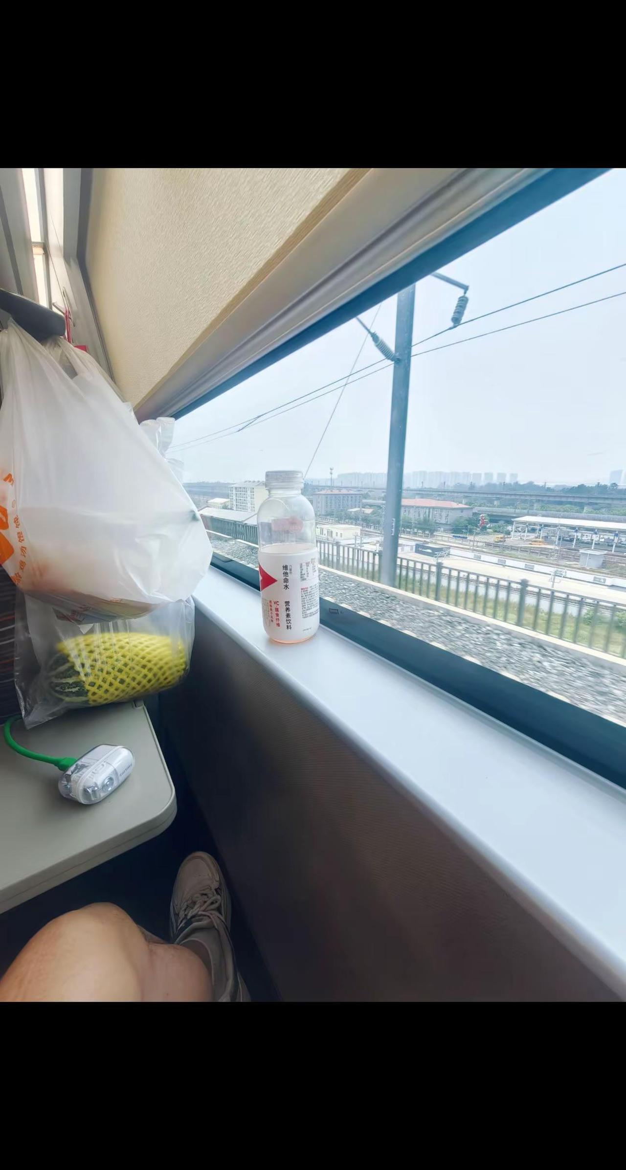 各位边角料刀枪炮以及假二代，伪富少，就咱们这种人，站起来必须要目中无人，得意忘形