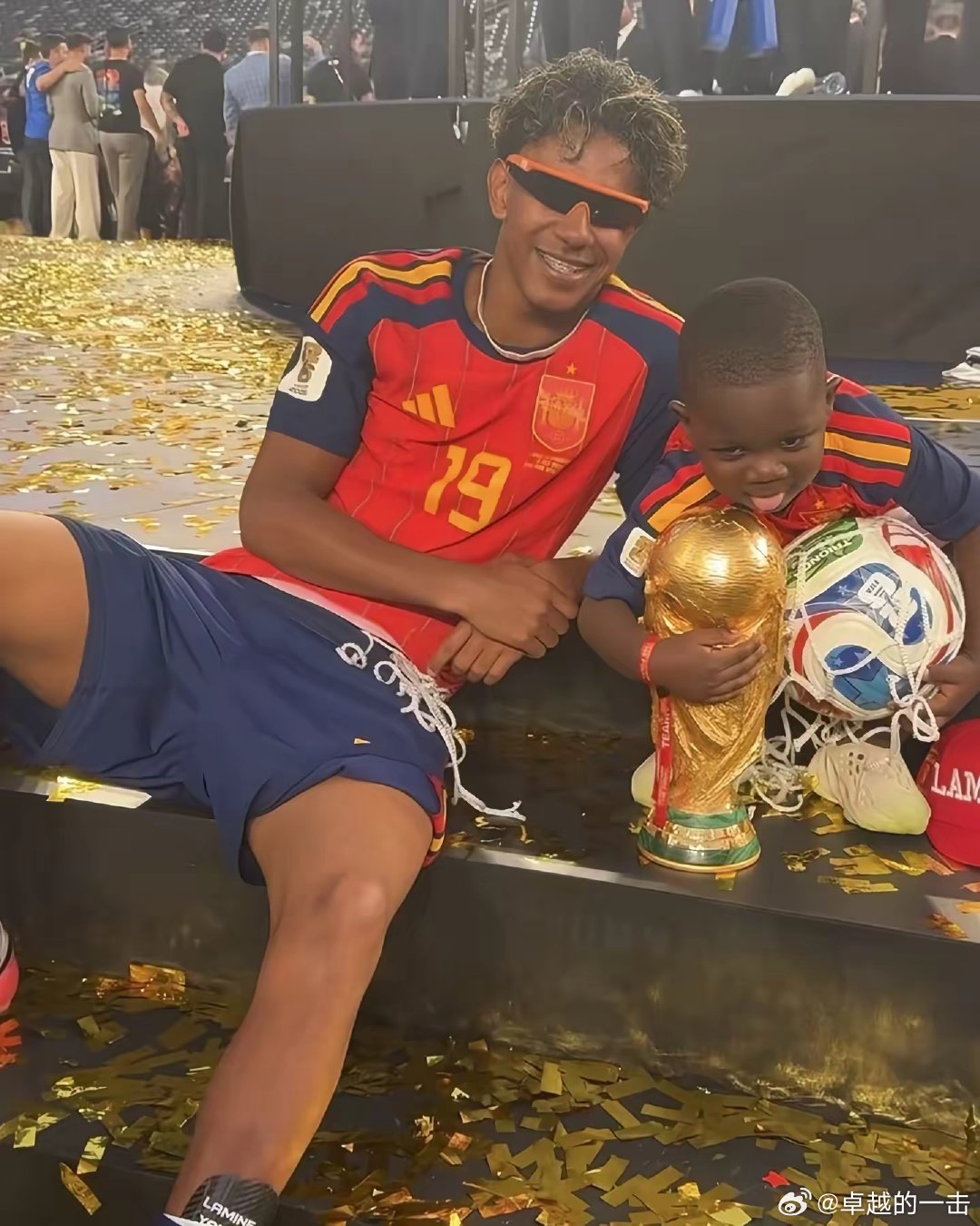 亚马弟：让我尝尝世界杯冠军🏆的咸淡🤪。 世界杯