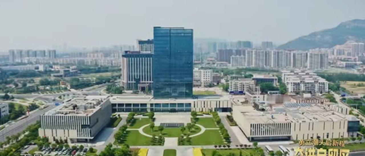 江苏自贸试验区的实验室里，科研人员专注探索、协同攻关，让创新智慧在实验台畔落地生