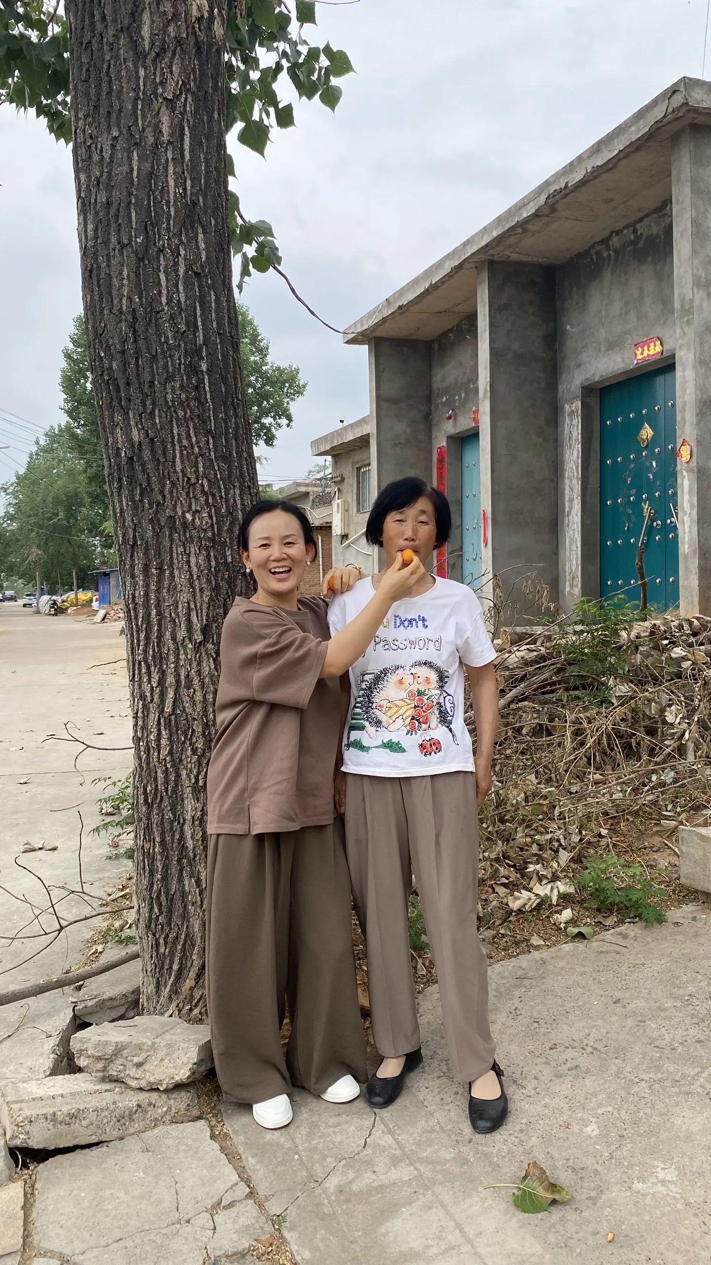 网上有提问“假如多年以后，你送走了父母，世上再无至亲之人，你也没结婚...