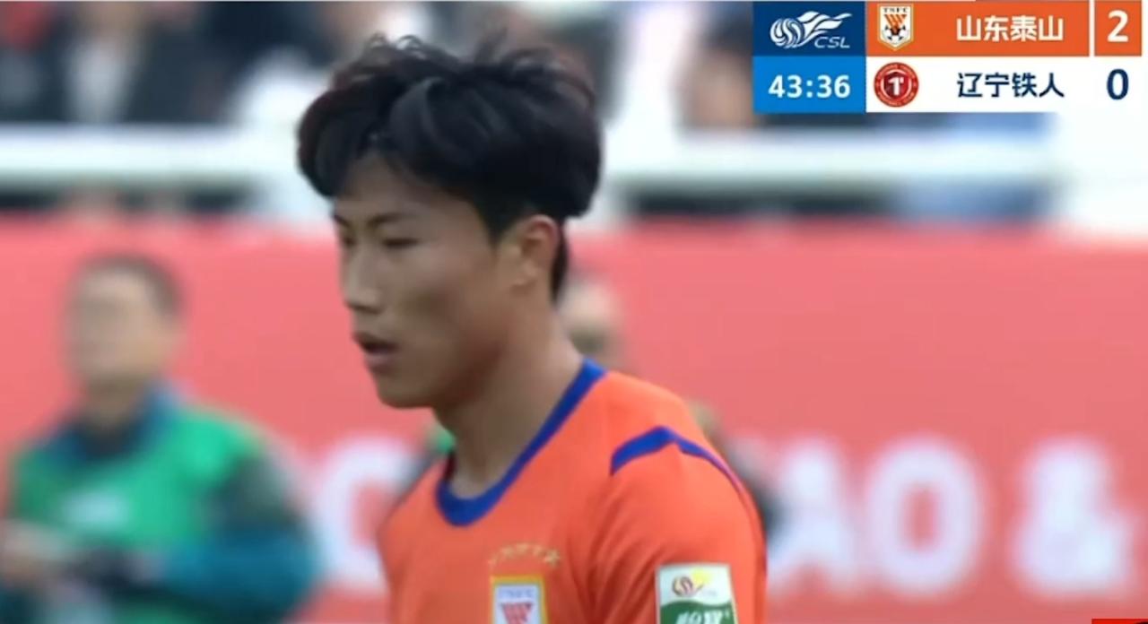 山东泰山太猛了，上半场就2比0领先辽宁铁人，今天双方都派出了5外援最强阵容出战，