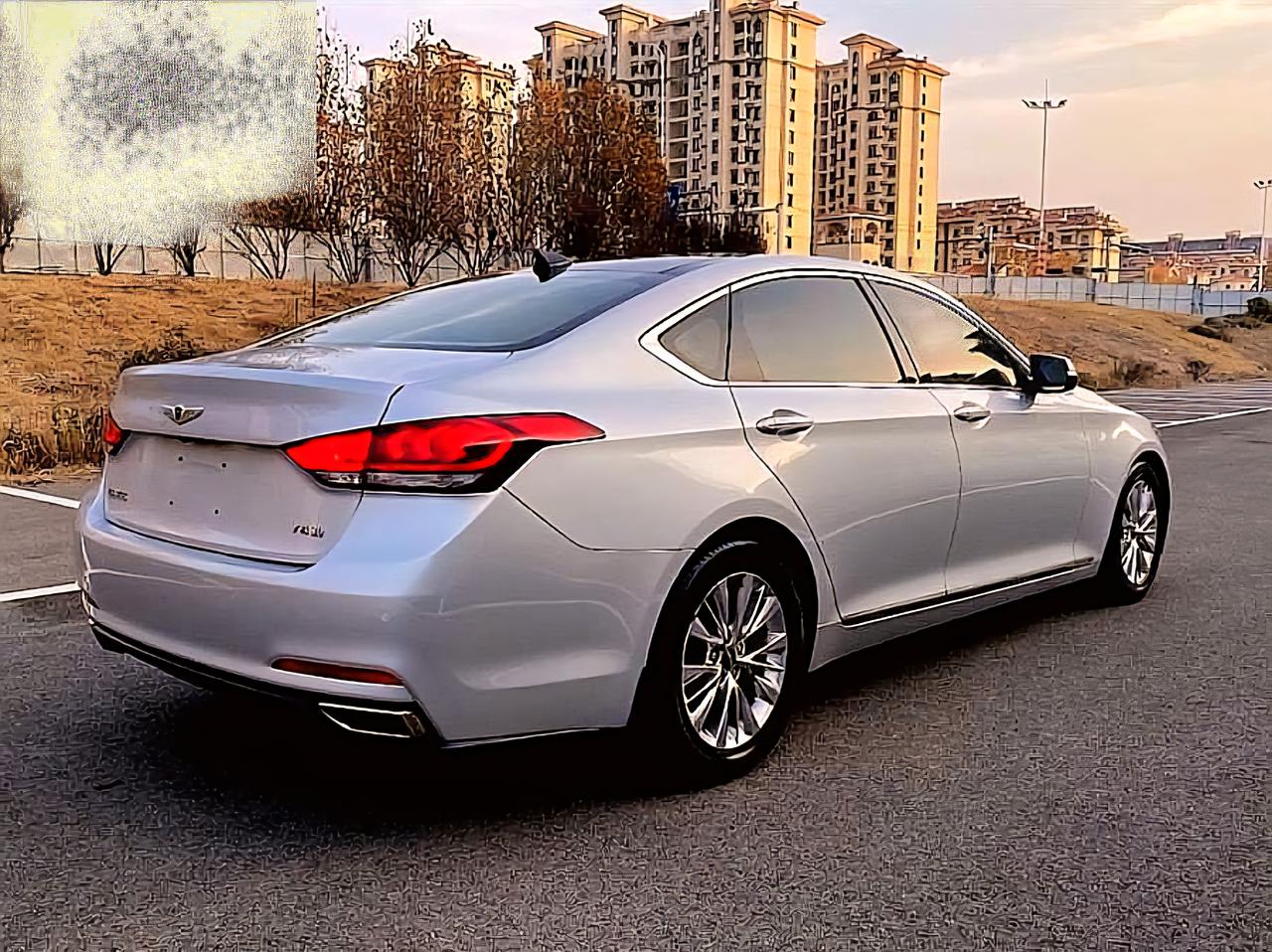 这台现代的高端品牌，捷恩斯，这个车，我估计你们都没见过。3.0升v6的机器。比我