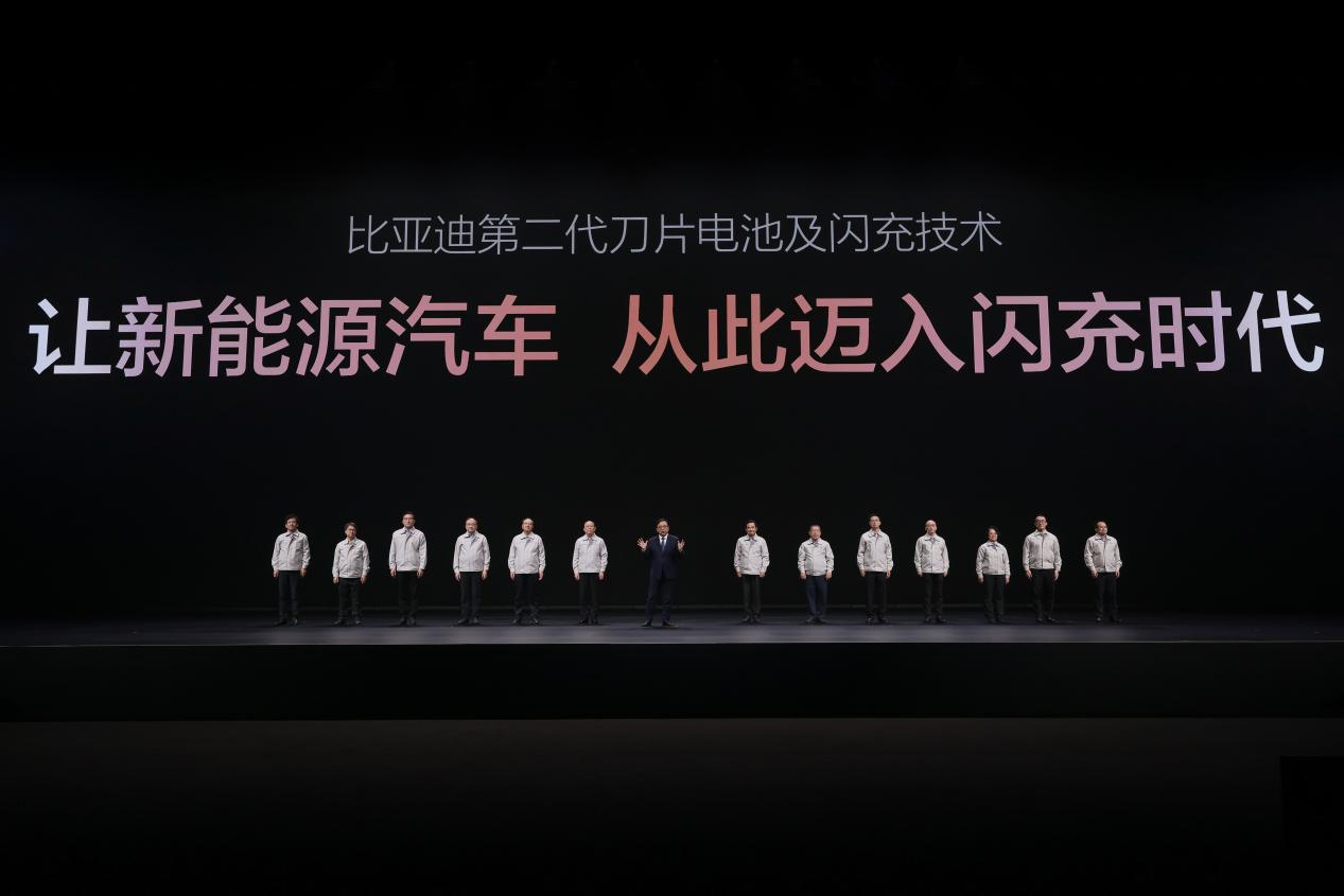 比亚迪第二代刀片电池及闪充技术的发布真的太热了，这不也有很多的小伙伴们表示纠结，