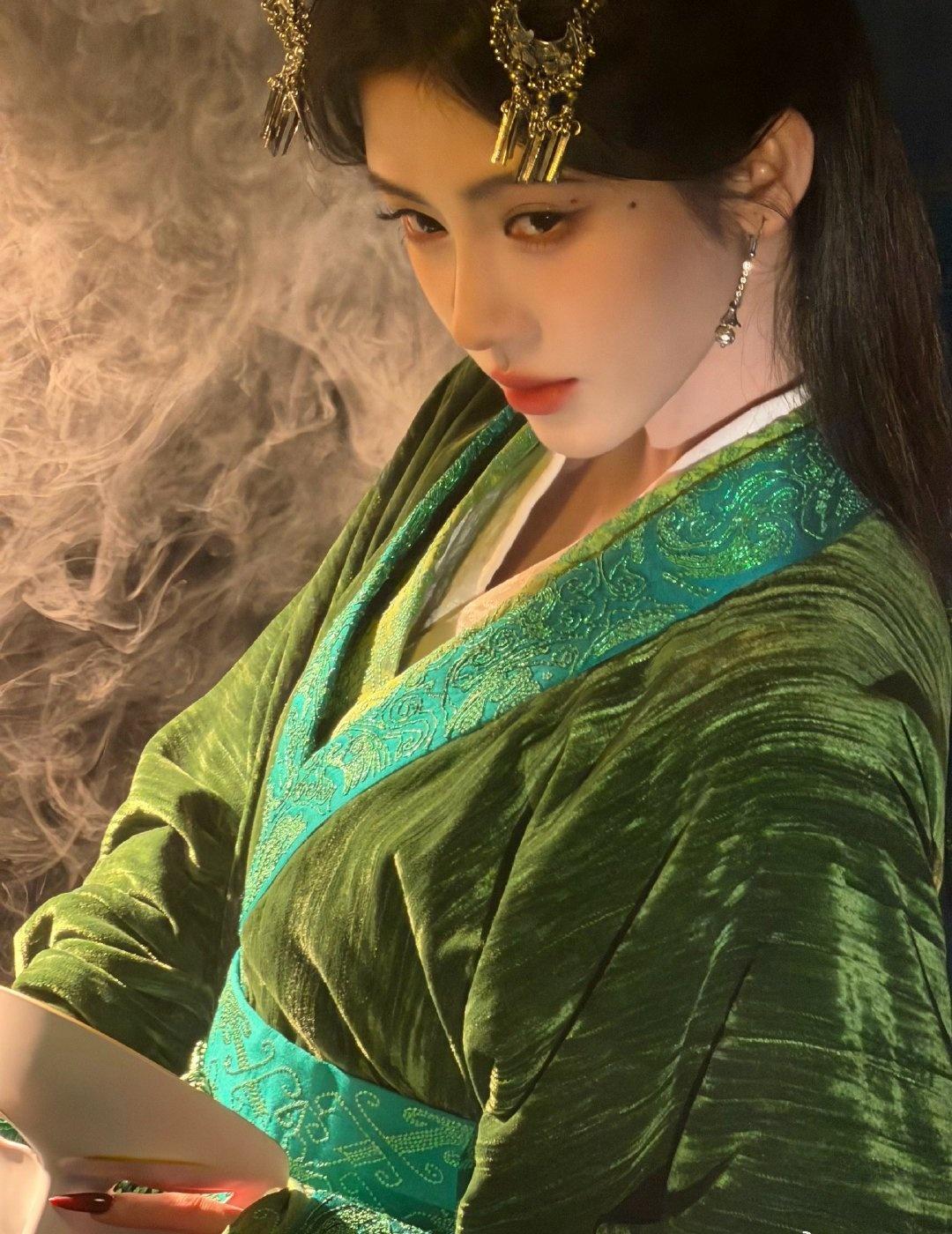 鞠婧祎 jjy鞠婧祎月鳞绮纪jjy鞠婧祎姜黎非 jjy
月鳞绮纪上映了，真的很好