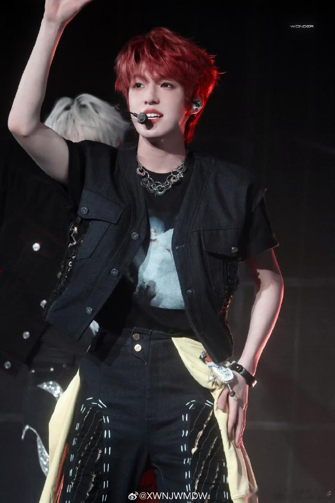 张泽禹从从容容游刃有余张泽禹的一句话把从容与底气展现得淋漓尽致，完全没有任何压力