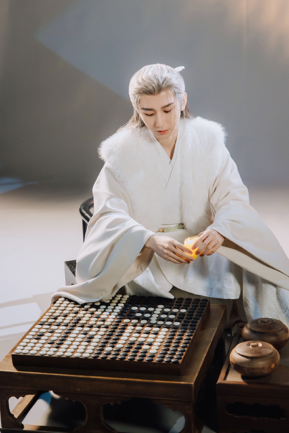 成毅[超话] 愿你被世界温柔以待，继续在热爱的道路上闪闪发光。听风、看云，都能想