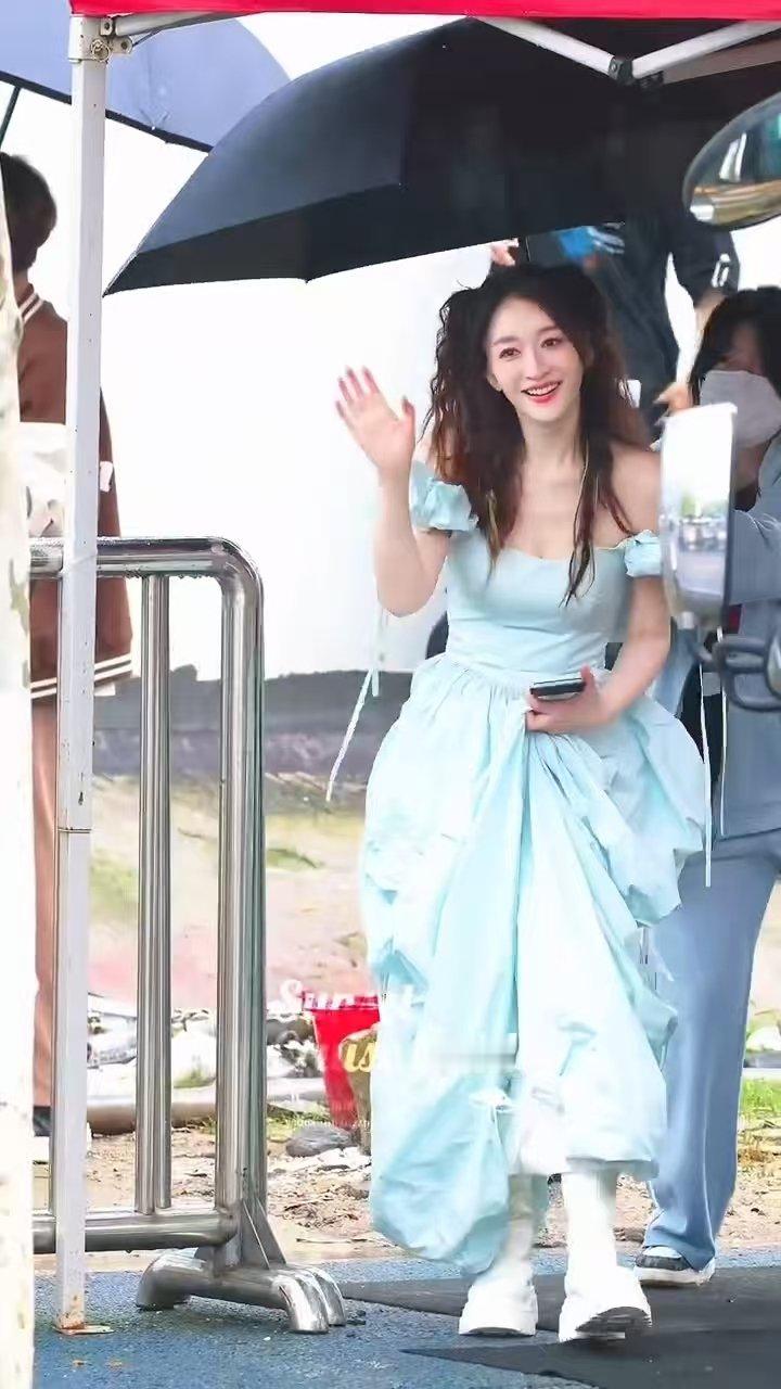 李小冉浪姐一公造型李小冉一公造型 李小冉浪姐一公直播造型，好漂亮！！ 