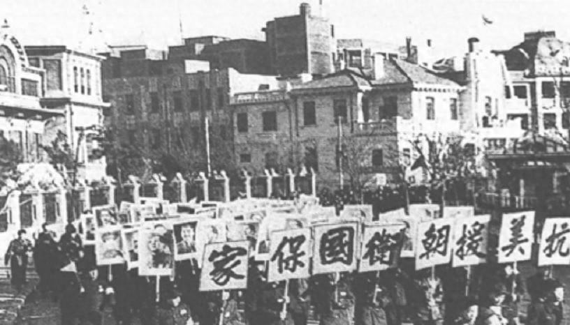 1950年，开国中将派警卫员回才溪乡寻找亲人，却发现年迈母亲竟然流落街头乞讨
1