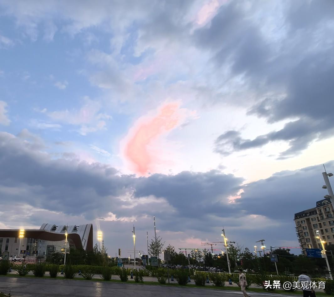 红霞如炬