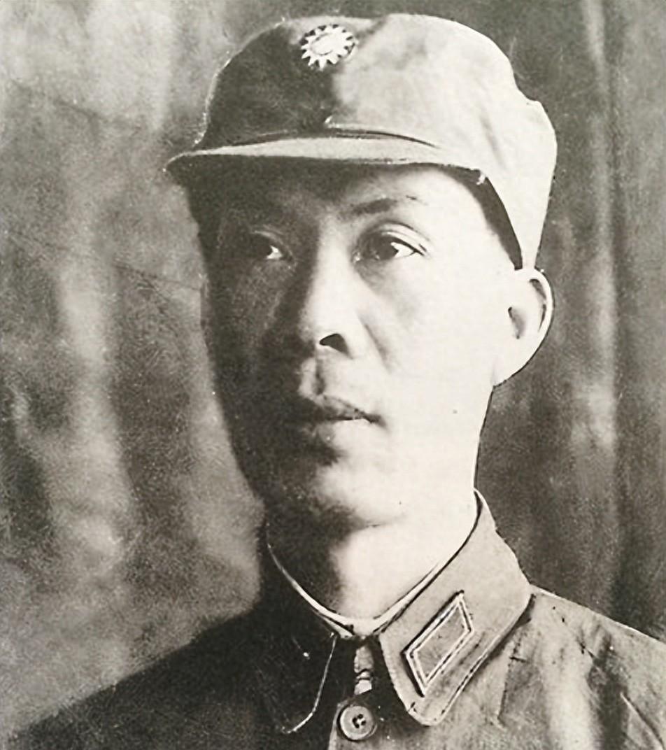 当年他是师长他是团政委，28年后师长成开国上将，团政委却成元帅

“革命哪能总走