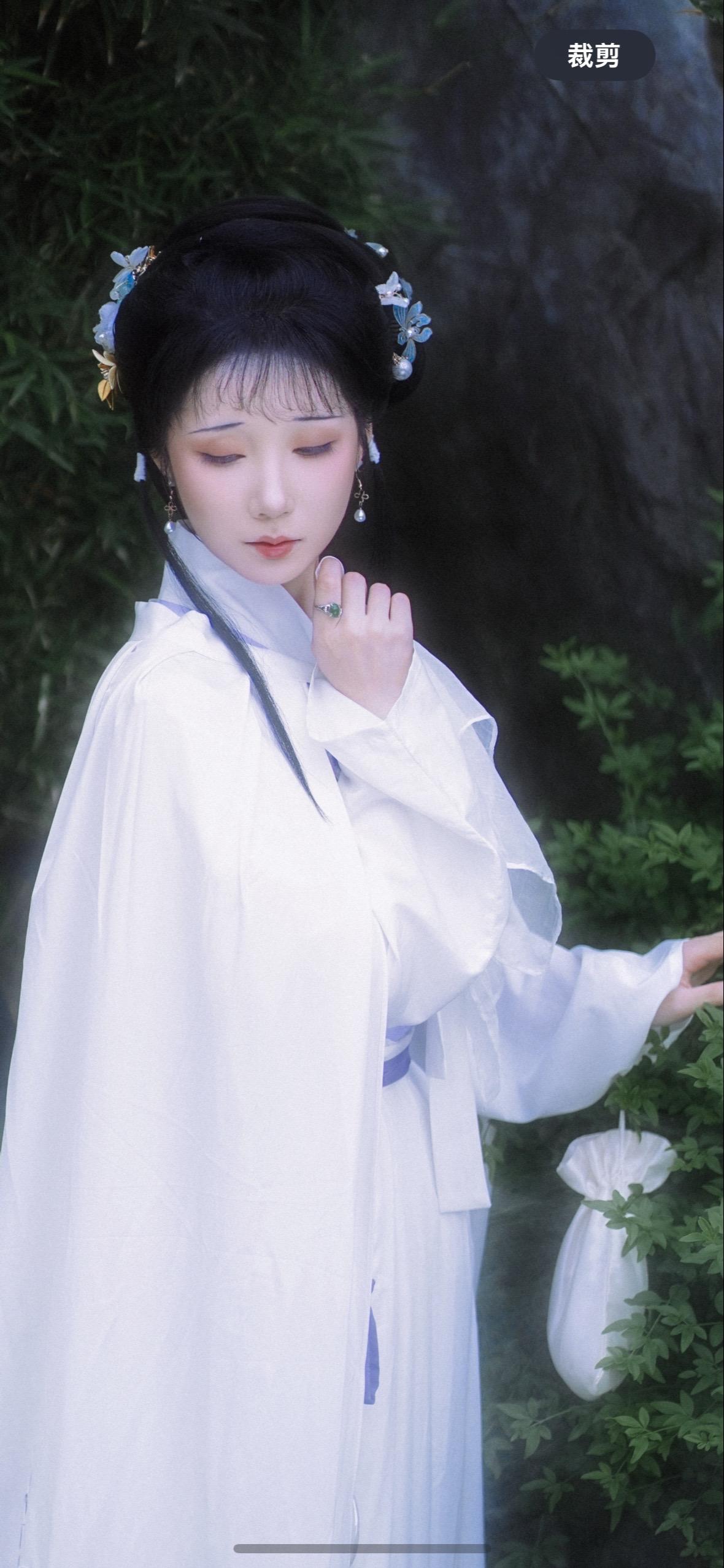 尝试一下电视剧原片的色调，感觉很多时候剧照的皮肤都红红的～仿妆不仿人