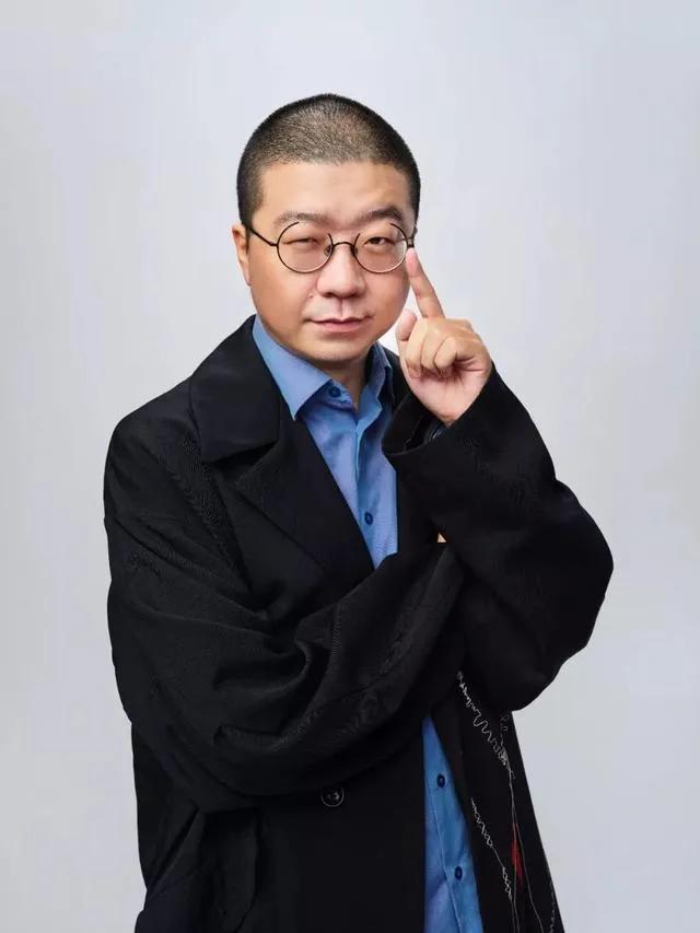 早就说了，笑果文化那帮子，有一说一，都是些D丝。个个都像是小人得志，久旱逢甘霖，