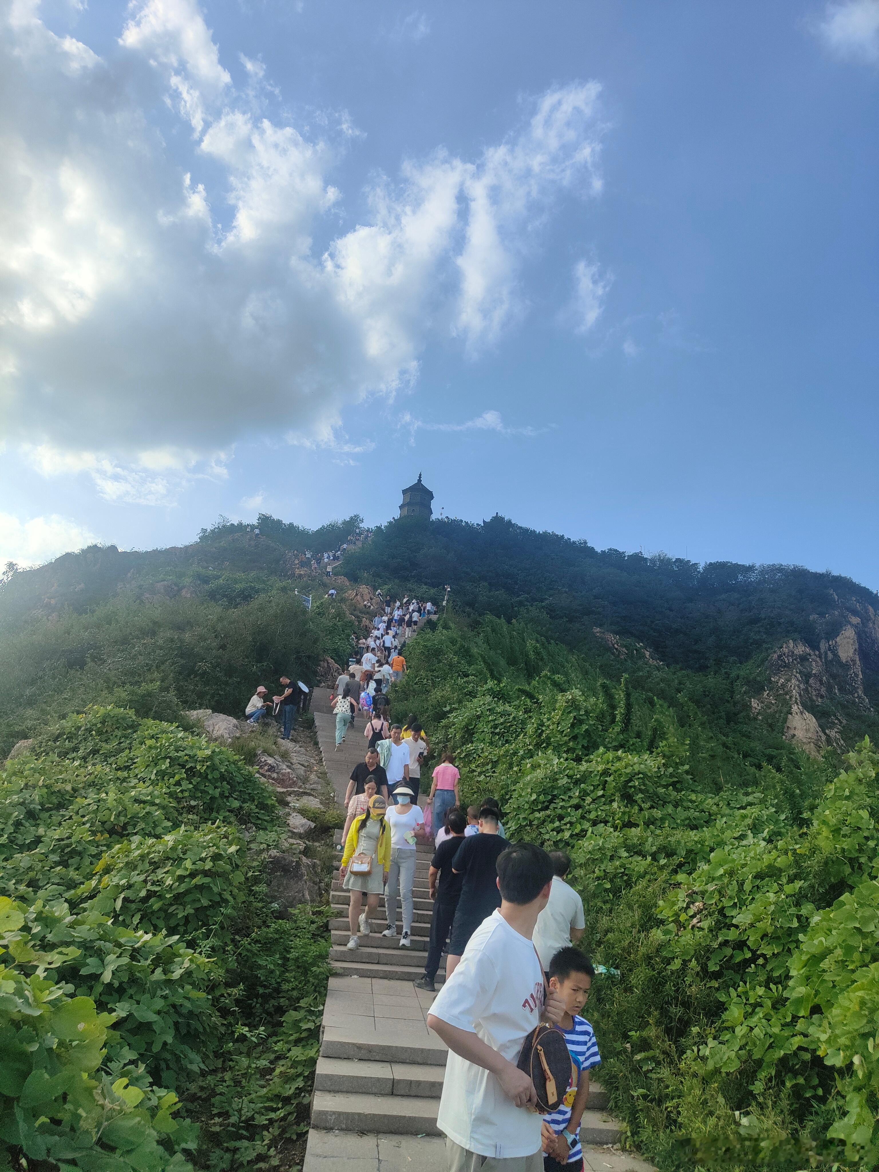 每日一善 每日一善 星空征途夜空从未因乌云失去星光，跋涉者永不被尘埃掩盖光芒。抬