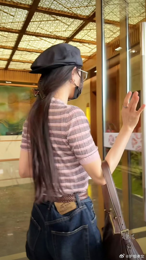杨幂辣妹回归身材好好 