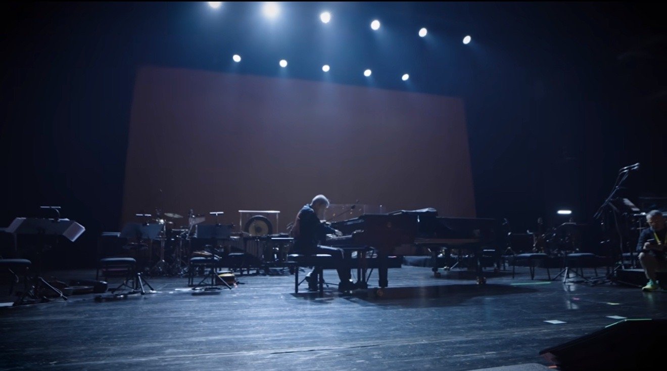 再听罗大佑已是曲中人 罗大佑的歌是时光的见证者，年少不知曲中意，再听已是曲中人。