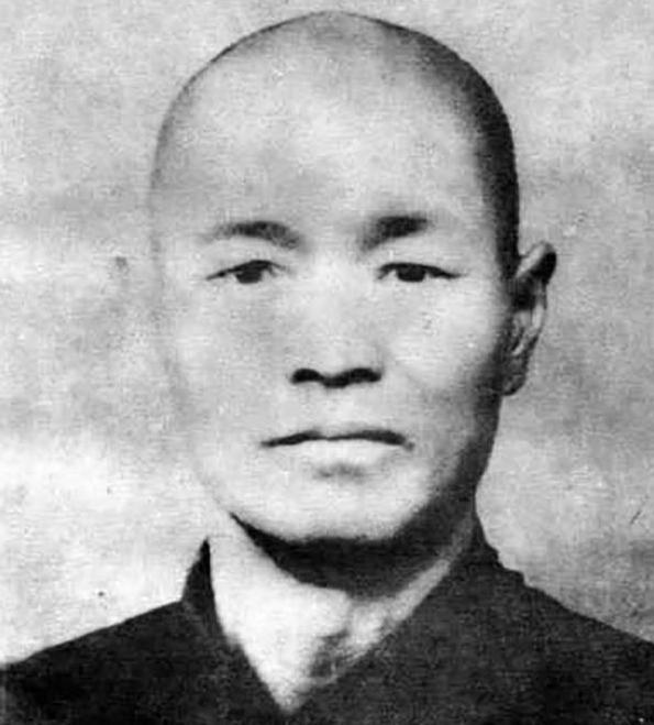 释德根（1914-1970年）是一位近现代著名的少林武功大师，俗姓韩，出生于河南