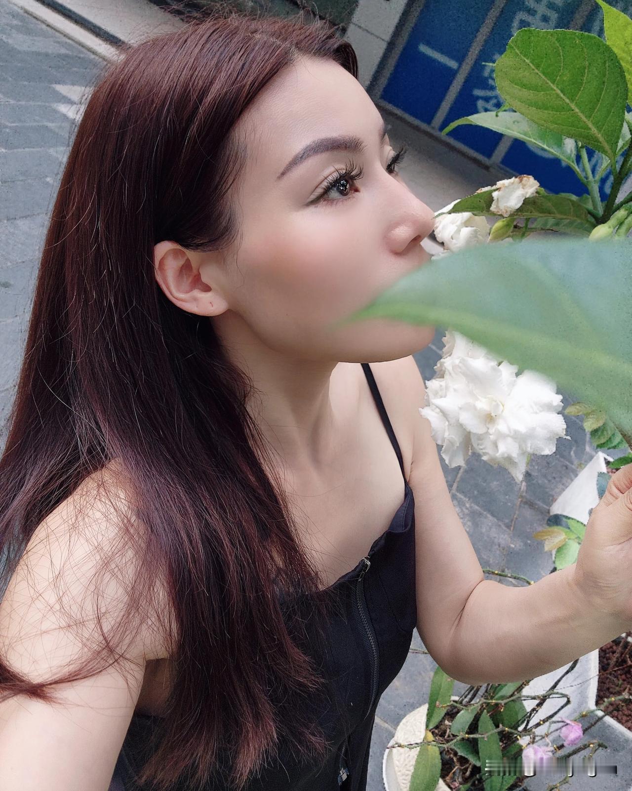 与万事言和，与独处相安，自行自醒自清欢。早安吖🌞独处的宁静致远