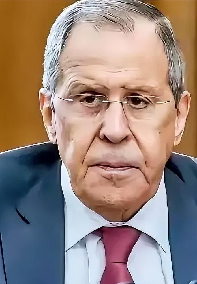 俄罗斯深夜采取行动！美军突然袭击委内瑞拉，把马杜罗总统强行带走，拉夫罗夫一个电话