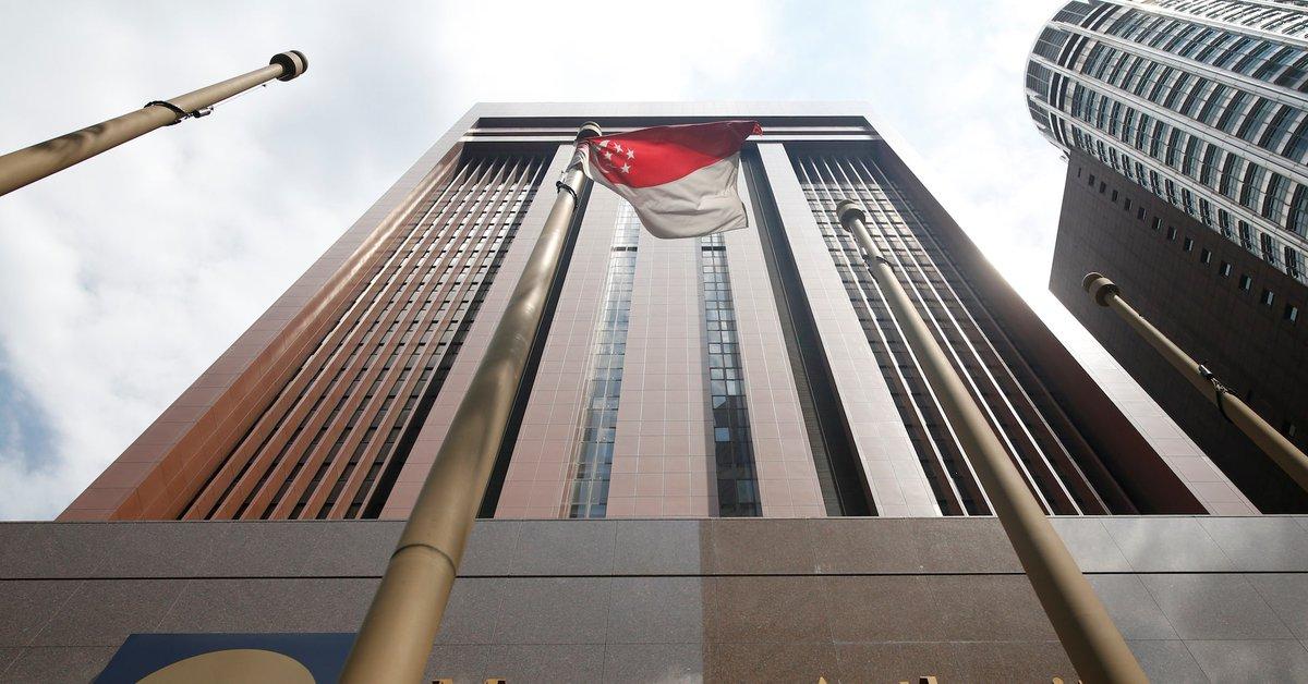 [To learn English] 
Singapore's central 