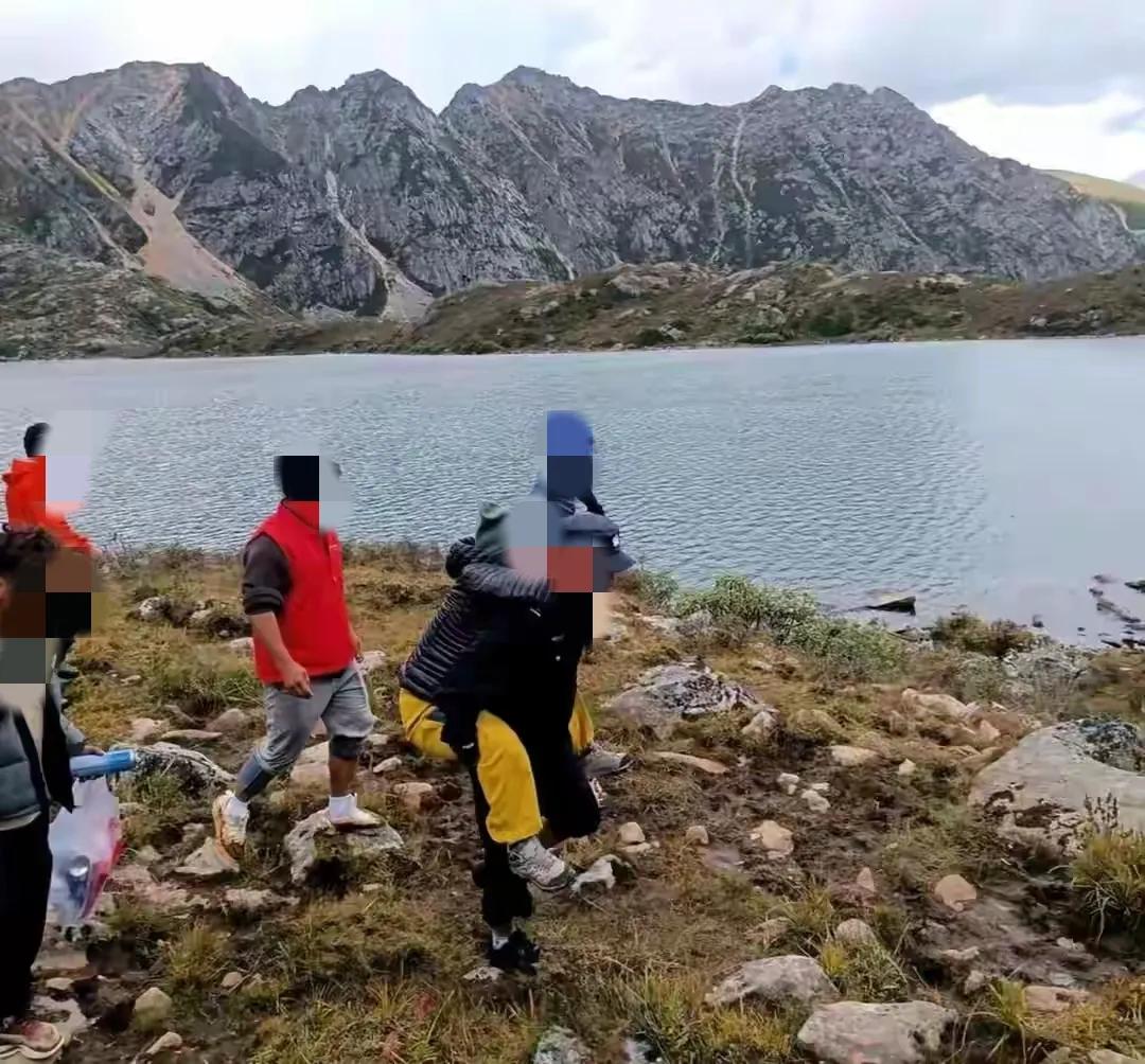 20岁、刚毕业、脑水肿严重、要做第二次手术，可能会成植物人……徒步党岭高反女孩的