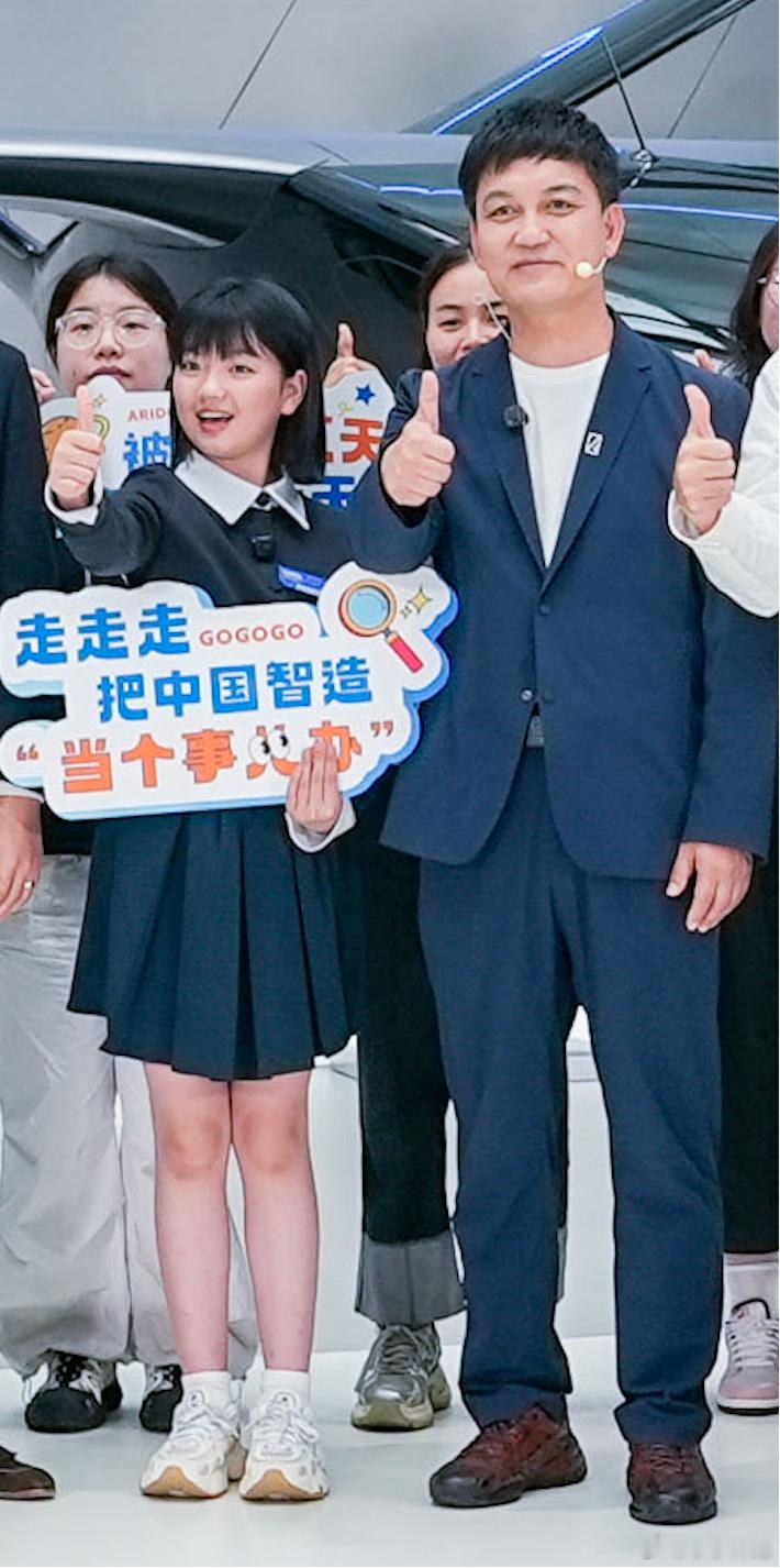 阿拉蕾长这么高了十年前还是个小不点呢，村长李锐带着阿拉蕾起飞，直接梦回《爸爸去哪