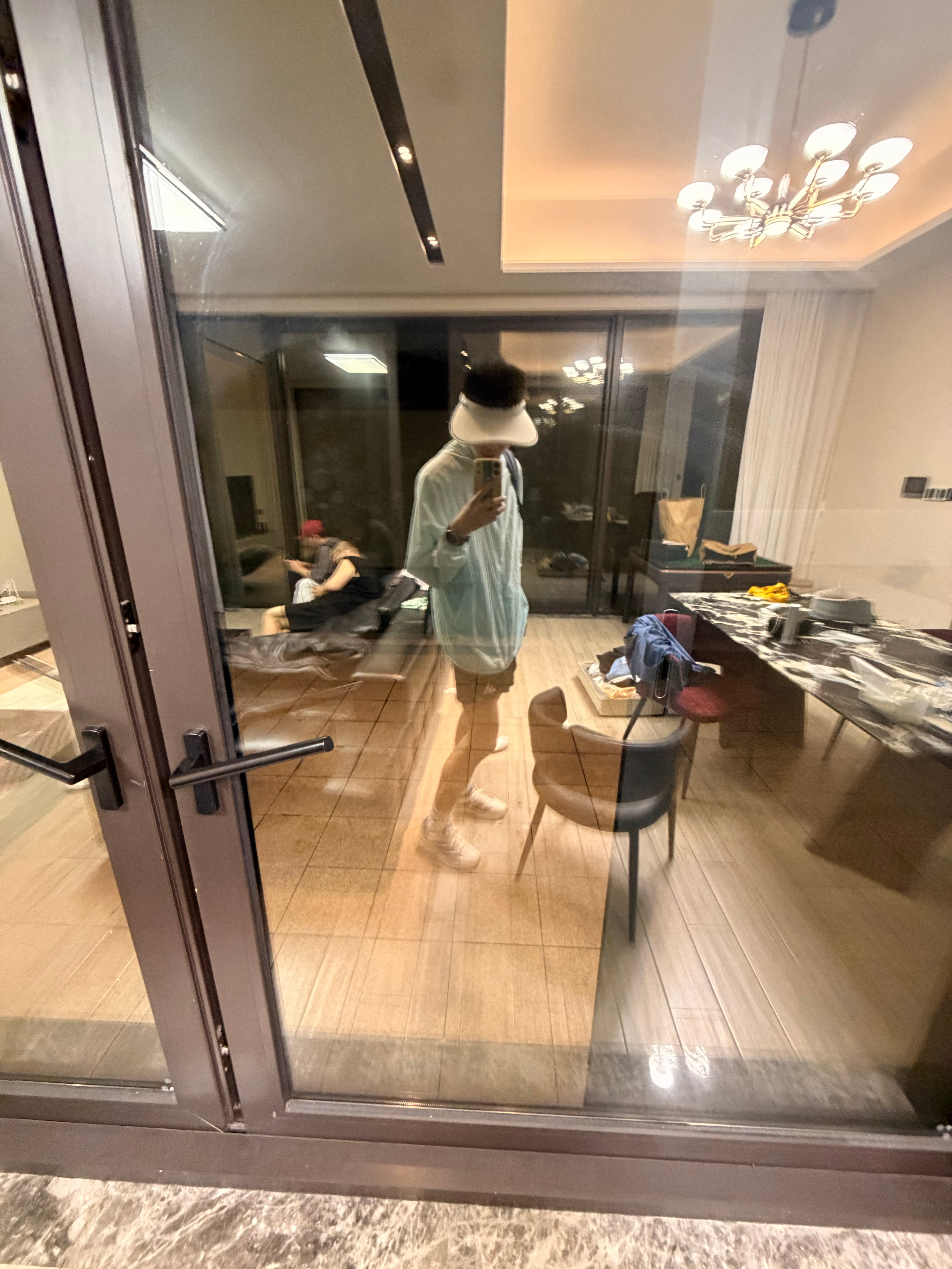 出街 