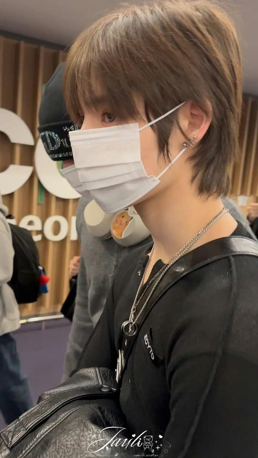 好想揉揉他的小猪脑袋告诉他你是最棒的小孩🥹 
