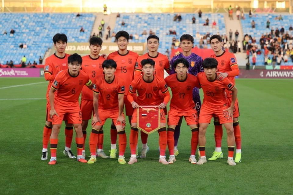 两将缺阵！U23打澳大利亚完全不行？1、澳大利亚比国足强，但是比起篮球的绝对优势