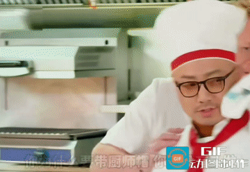 犯错的是尹正，受伤的却是徐峥。

厨子尹正做菜不戴帽子，大厨不乐意了，当即他就指