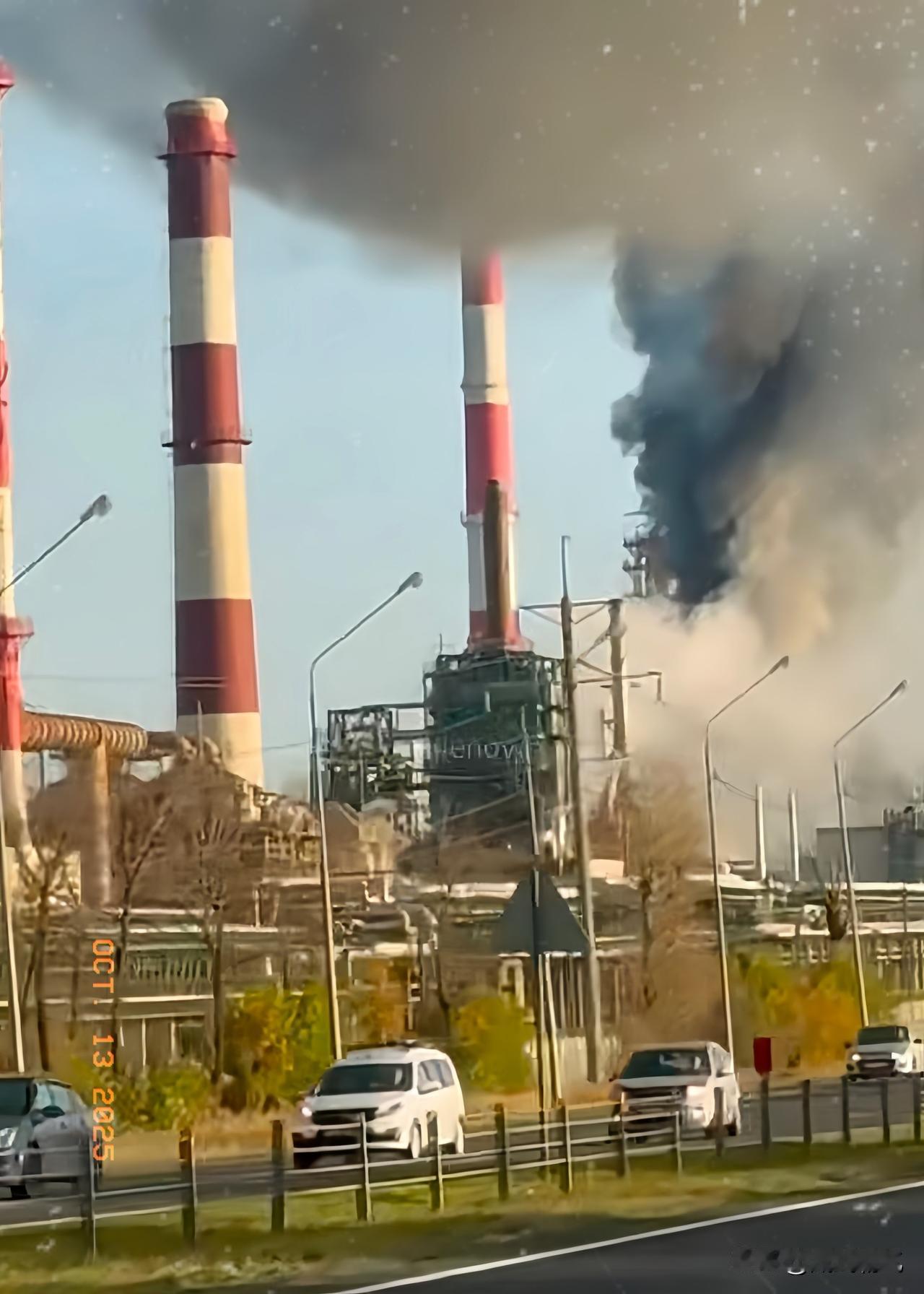 英媒捅破窗户纸，美国人才是乌克兰能够袭击俄炼油厂的“幕后教练”！英国报社这下直接