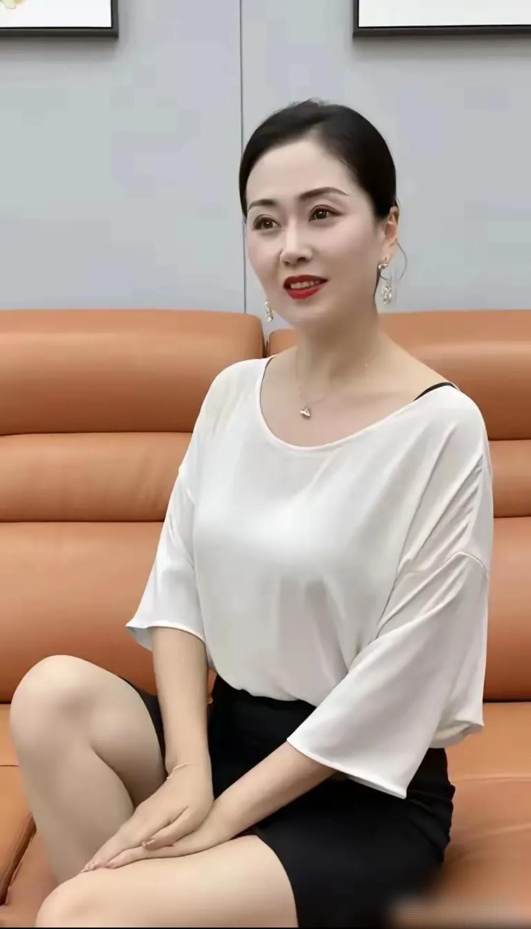 漂亮的表嫂，就算素颜依然魅力冻人高清美女 身材