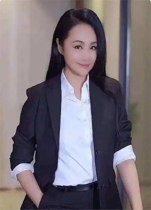 曹颖的经历太让人唏嘘！曾经的央视当家花旦、金鹰奖得主，如今却被病痛折磨。2023