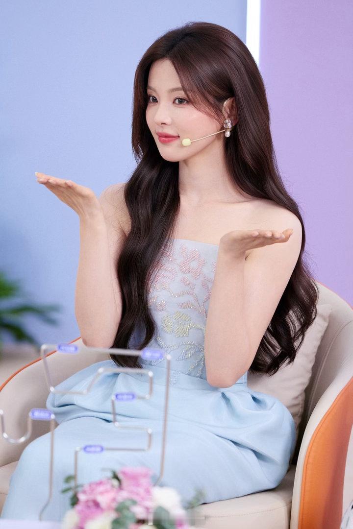 杨超越 