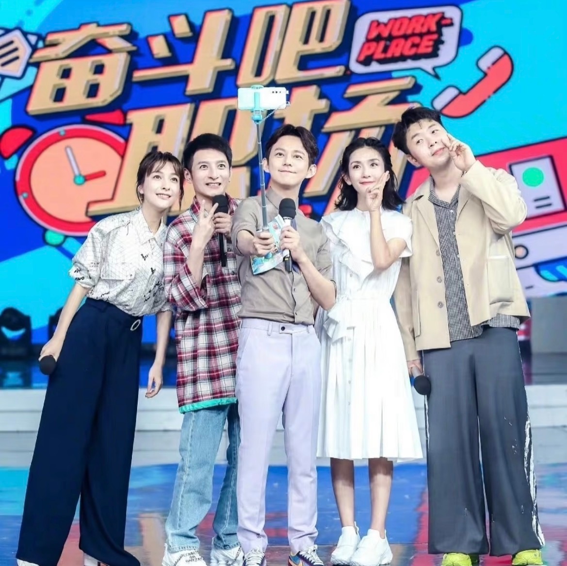 啊啊啊啊过年啦！！快乐家族也送了应援花束！快乐家族给谢娜演唱会送花快乐家族送谢娜