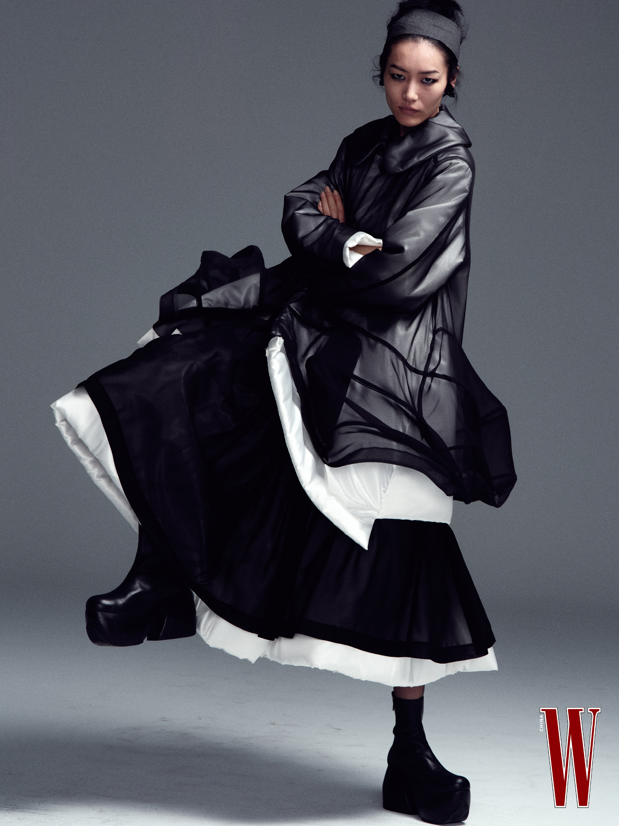 刘雯 x W中文版| The Model Issue📸于松弛间自在生长，便是美