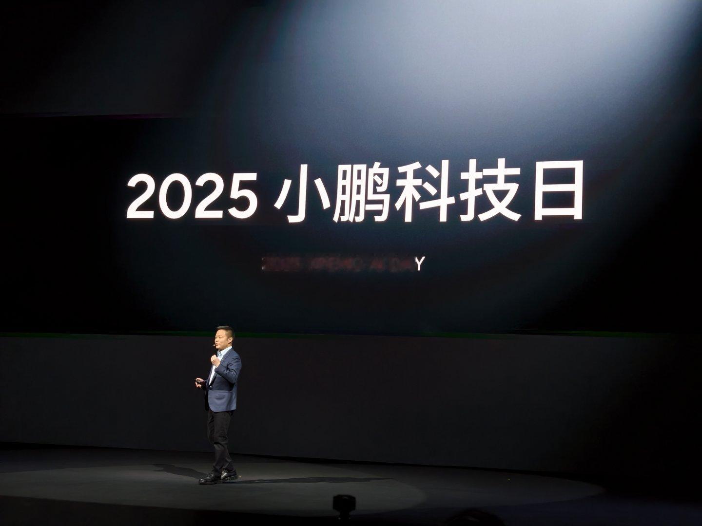 小鹏第二代VLA，相当于去掉了“L”（视觉到语言的转译步骤），直接升级到“VA”