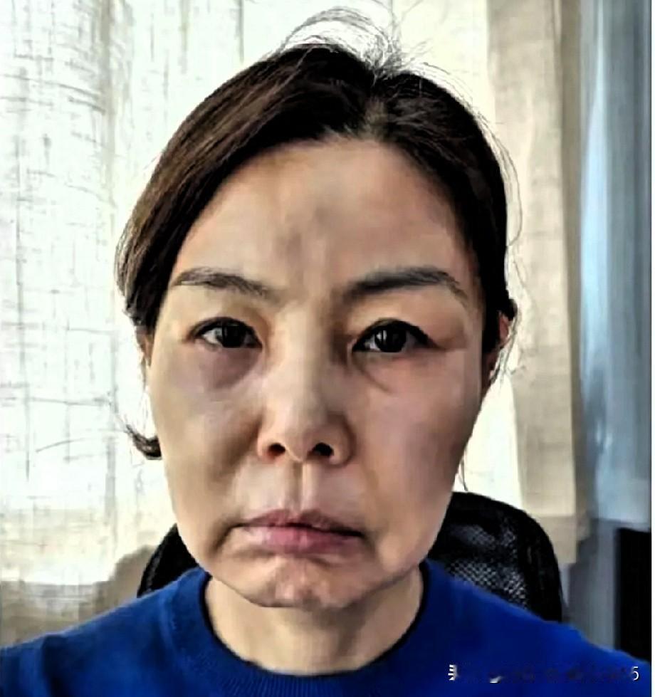 单位那个47岁的姐，真是让人看不懂。

月薪六千，硬是抠出八十万存款。平时穿十年