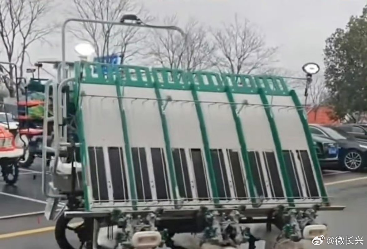 浙江新农人黑科技插秧都无人驾驶浙江长兴春耕神器日均插秧70亩 科技下田，插秧不用