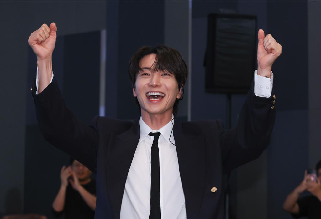 Super Junior利特今(3日)与少女时代孝渊、温升豪、陈庭妮、江宏杰、韩