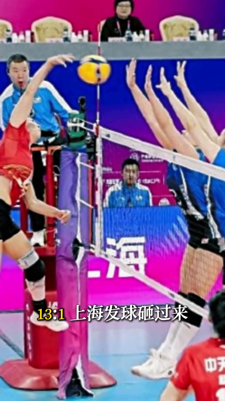 13：1上海发球砸过来，江苏一传像被风刮散的纸牌，64次接球，13次直接飞出场外